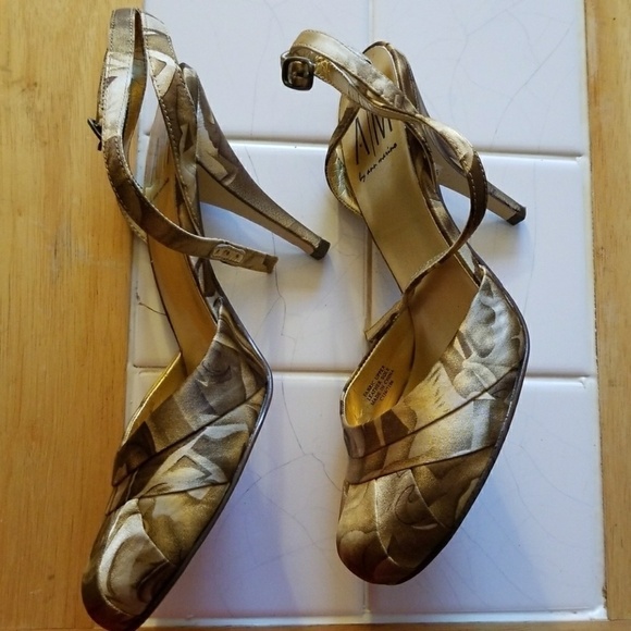 Gold And Tan Floral Print Heels - Picture 3 of 4